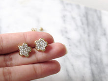 Load image into Gallery viewer, Glittering Floral Earrings