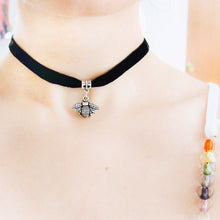 Load image into Gallery viewer, Bee Velvet Choker